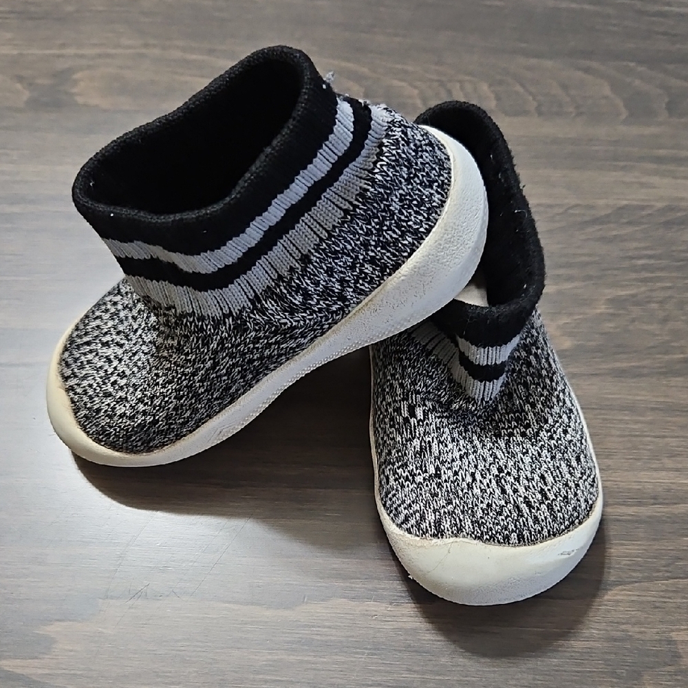 Toddler Black and Gray Slip-On Sock Shoes Size 7